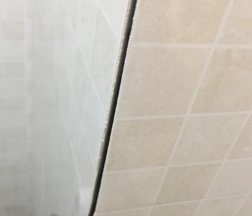 内黄瓷砖空鼓维修公司分享阳台瓷砖脱落的修复过程可以分为以下几个步骤
