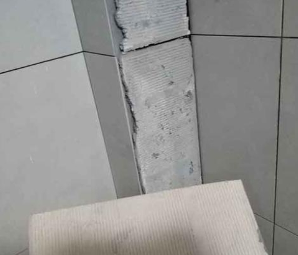 内黄瓷砖空鼓维修公司分享下厨房瓷砖脱落的补救措施。